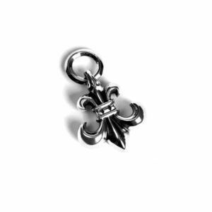 Read more about the article  Discover Chrome Heart Necklaces and Key Fashion Items for a Trendy Wardrobe