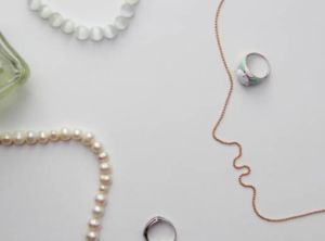 Read more about the article Sterling Silver vs. Gold: Which Necklace Metal Suits You Best?