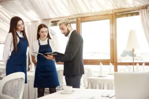 Read more about the article Why Quality Airport Catering Services Matter for Your In-Flight Experience