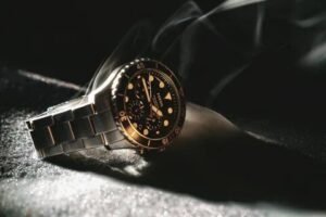 Read more about the article Clean GMT Bruce Wayne vs. Datejust Wimbledon Super Clone: A Detailed Comparison