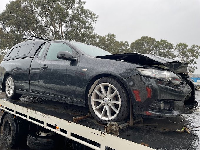 Read more about the article How to Choose the Right Cash for Damaged Cars Company