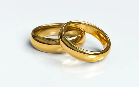 Read more about the article Why Choose a Unique Wedding Ring? The Story Behind Your Special Symbol of Love