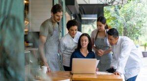 Read more about the article How a Dubai Branding Agency Transforms Restaurants
