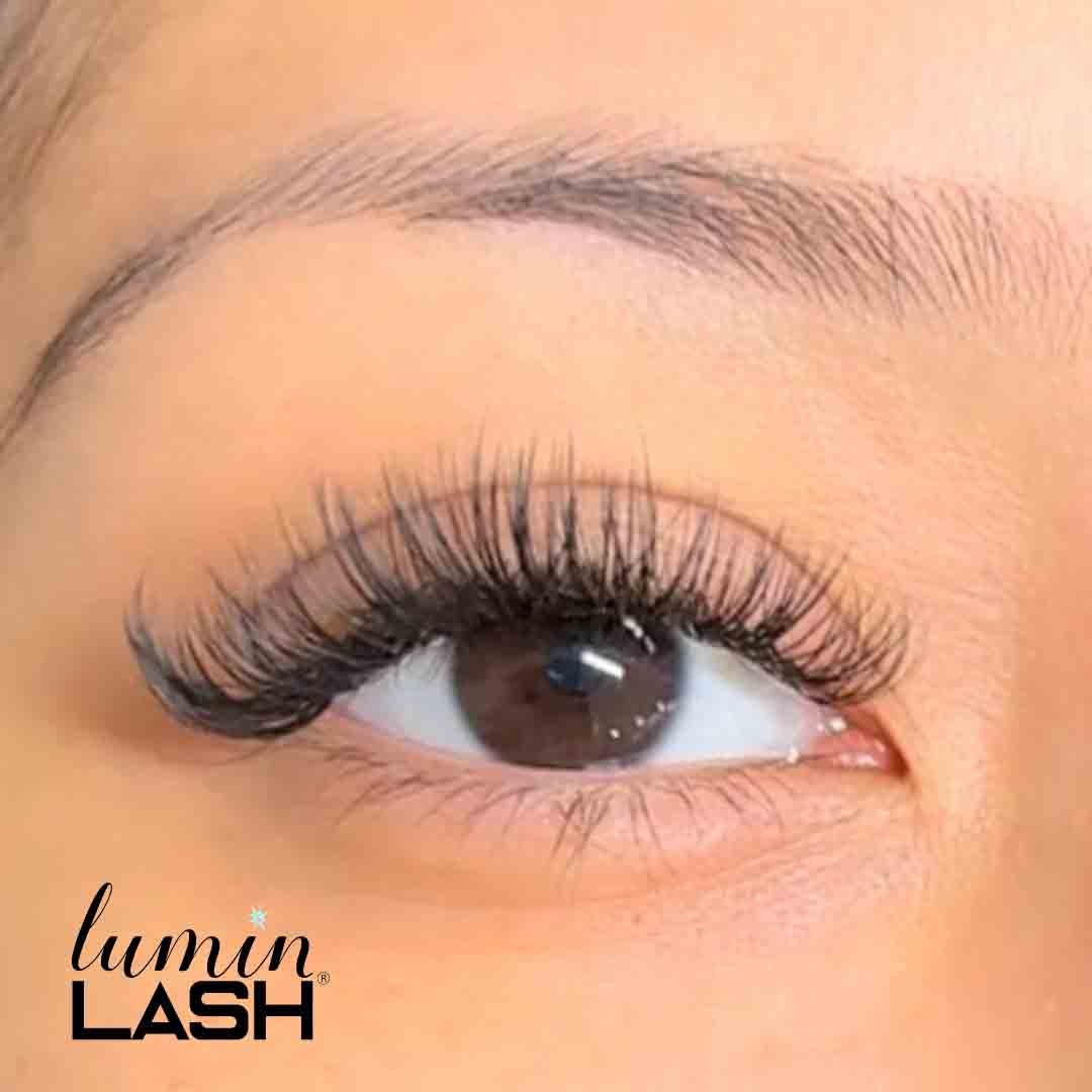 You are currently viewing Get Effortless Glamour with Eyelash Extensions in Sugar Land