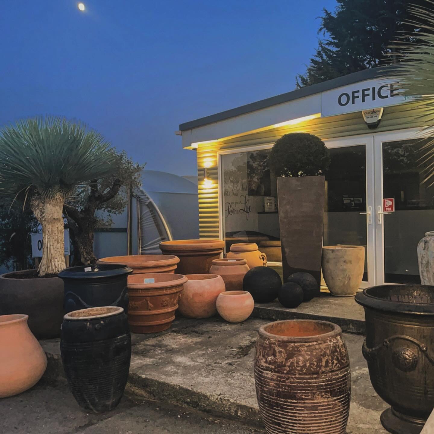 You are currently viewing Frost Proof Terracotta Pots: A Winter Ready Garden Essential