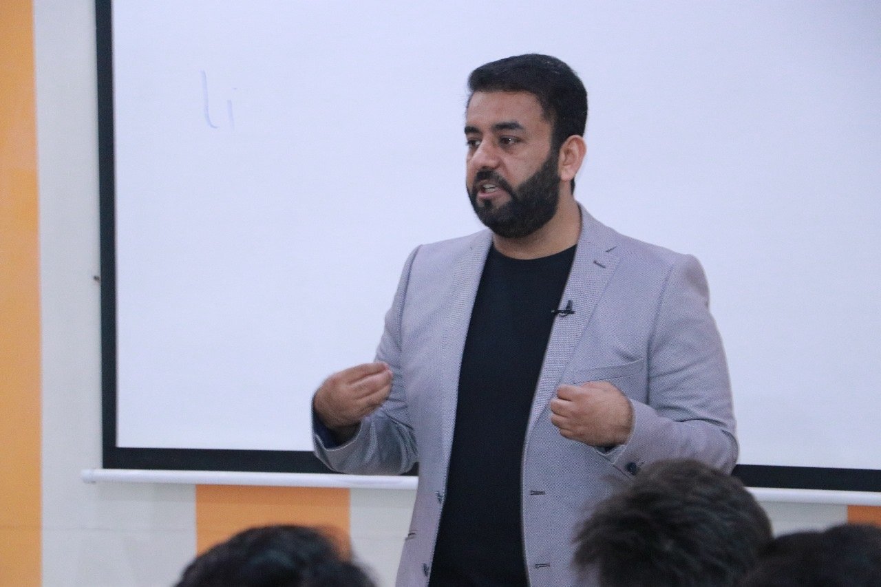 You are currently viewing Empowering Entrepreneurs – Munir Ahmad’s Motivational Speaking Events
