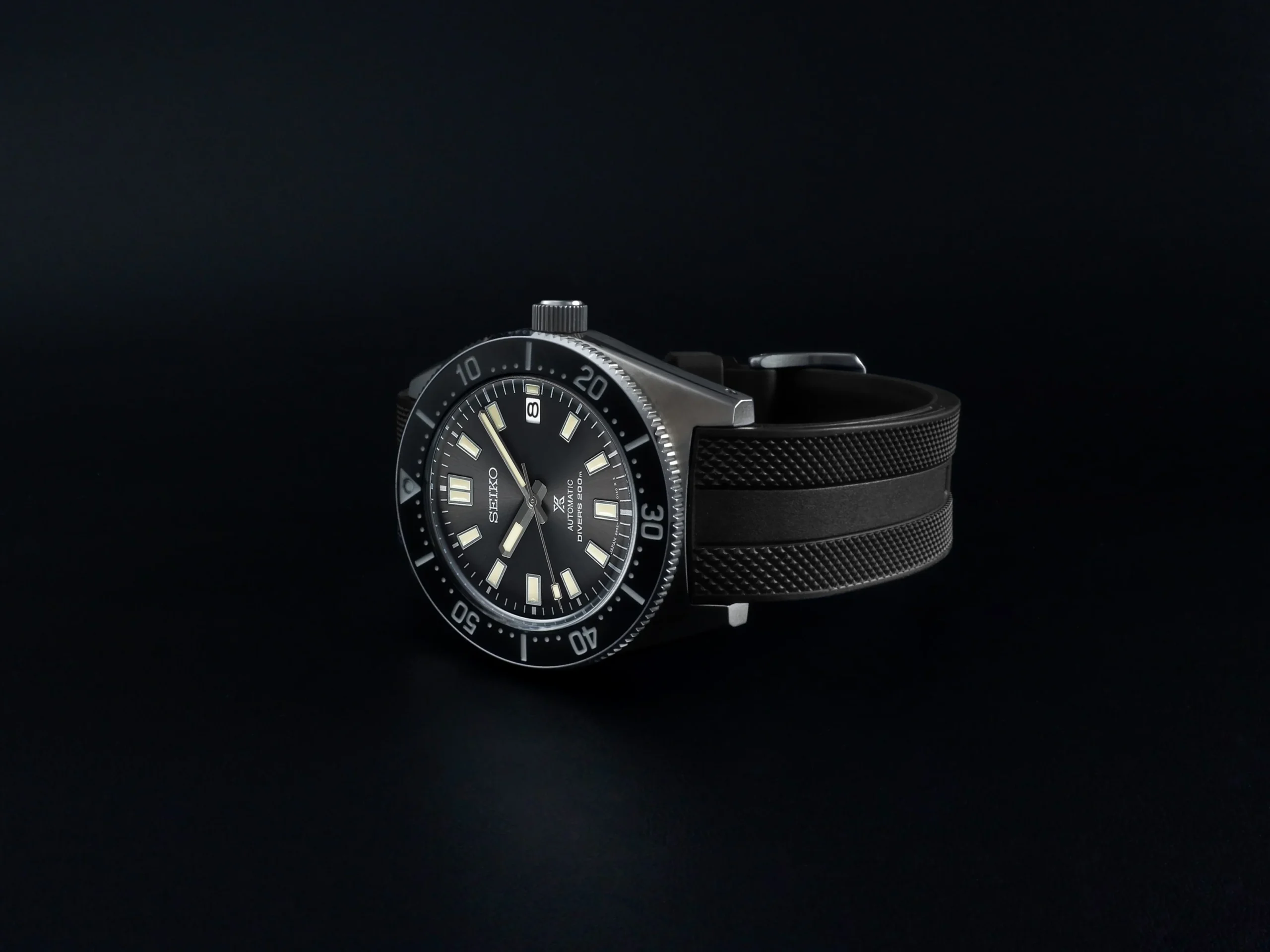 You are currently viewing The Ultimate Guide to the 20mm Rubber Watch Strap: Enhancing Comfort, Durability, and Style