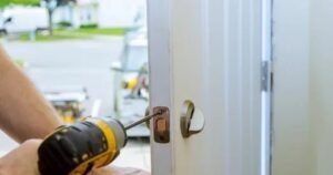Read more about the article Why Choose a Local Cape Coral Locksmith for Emergencies?