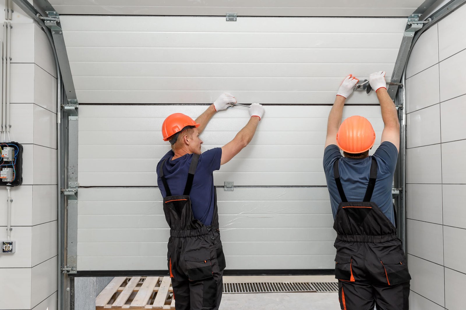 You are currently viewing Who offers 24/7 emergency Commercial Garage Door Repair in Bakersfield
