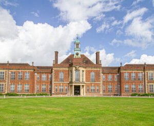 Read more about the article What Skills Can You Gain from a London Summer School?