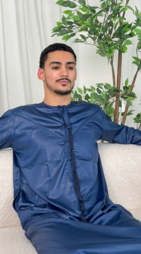 You are currently viewing The Timeless Elegance of Men’s Emirati Thobe: A Cultural Icon