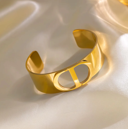 You are currently viewing Elegance Redefined: The Roma CC Gold Plated Bangle for Every Occasion