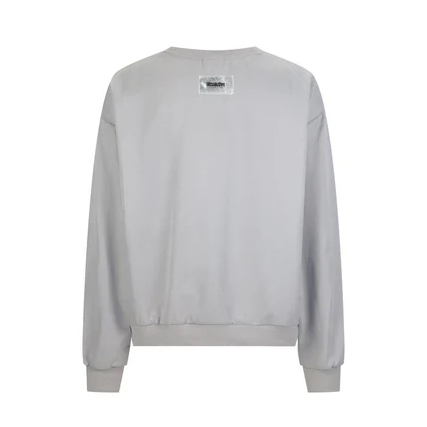 You are currently viewing The Ultimate Comfort: Why a Self-Gray Sweatshirt Should Be Your Go-To Wardrobe Staple