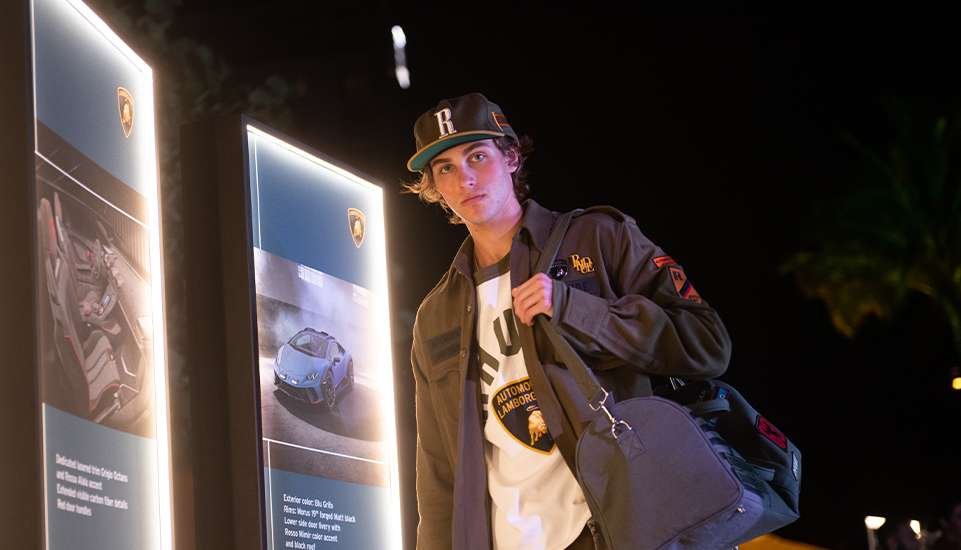 You are currently viewing Rhude Clothing: A Fusion of Streetwear, Luxury, and Cultural Identity