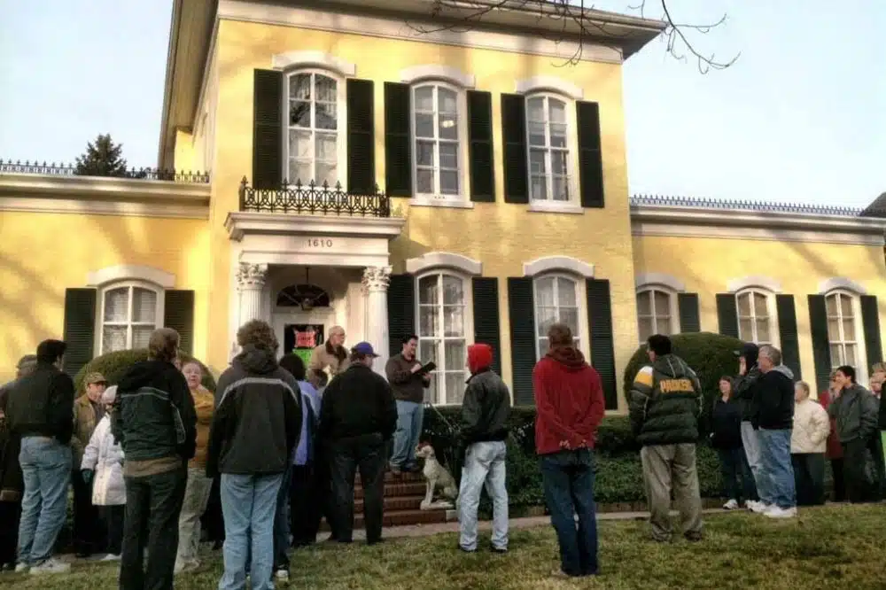 You are currently viewing Discover Incredible Finds at Local Estate Sales
