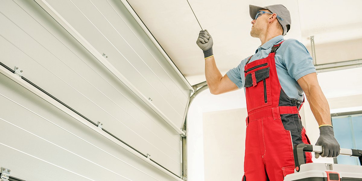 Read more about the article How Does Commercial Garage Door Repair Work in Cape Coral