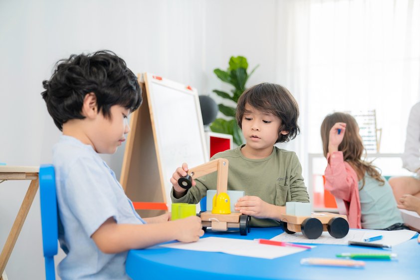 You are currently viewing How ABA Therapy Helps Children with Autism Develop Social Skills
