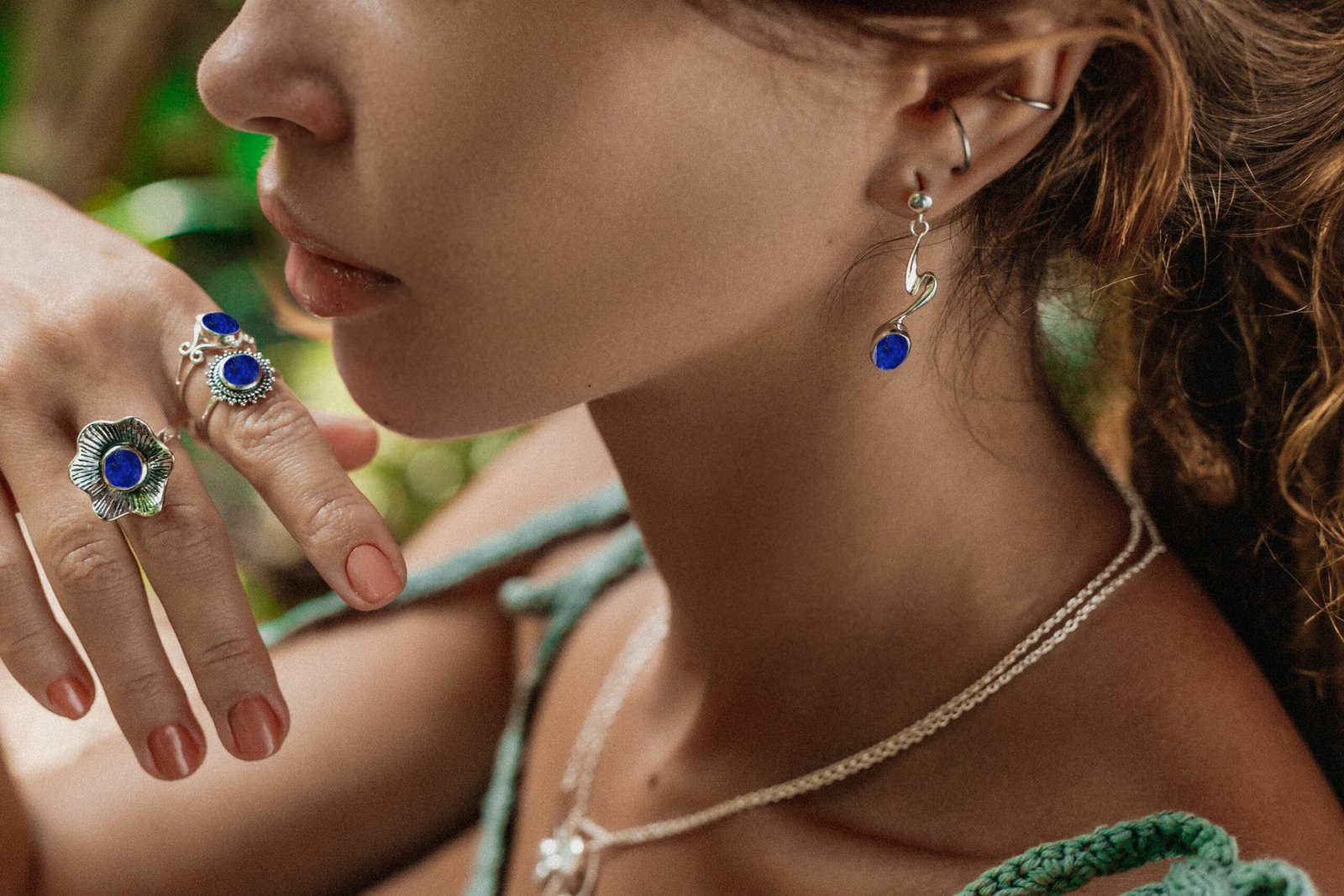 Read more about the article The Perfect Gift: Timeless Beauty of Lapis Jewelry