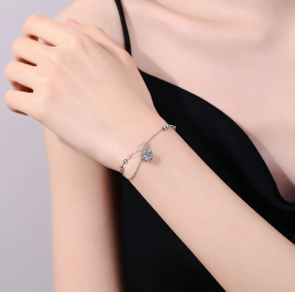 You are currently viewing From Classic to Contemporary: Exploring the Versatility of Moissanite Charm Bracelets