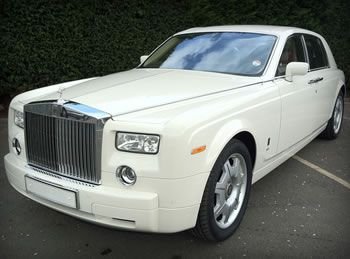 You are currently viewing Rolls Royce Hire Birmingham: The Ultimate in Luxury Wedding Travel