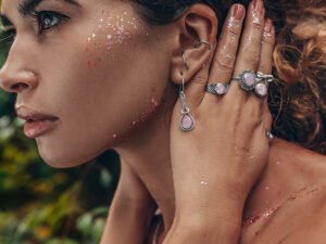 Read more about the article The Royal Attraction of September Birthstone Sapphire Earrings