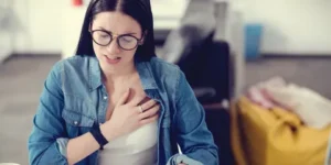 Read more about the article Am I Having a Heart Attack Female Quiz? Specific Guide