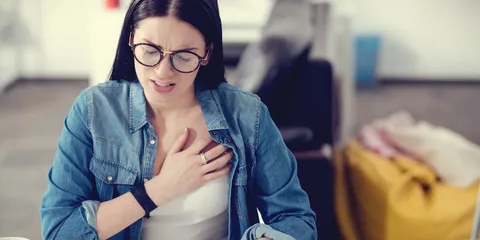 Read more about the article Am I Having a Heart Attack Female Quiz? Specific Guide