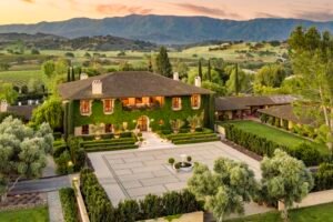 Read more about the article Homes for Sale in Fairfax, CA: A Charming Town Surrounded by Nature