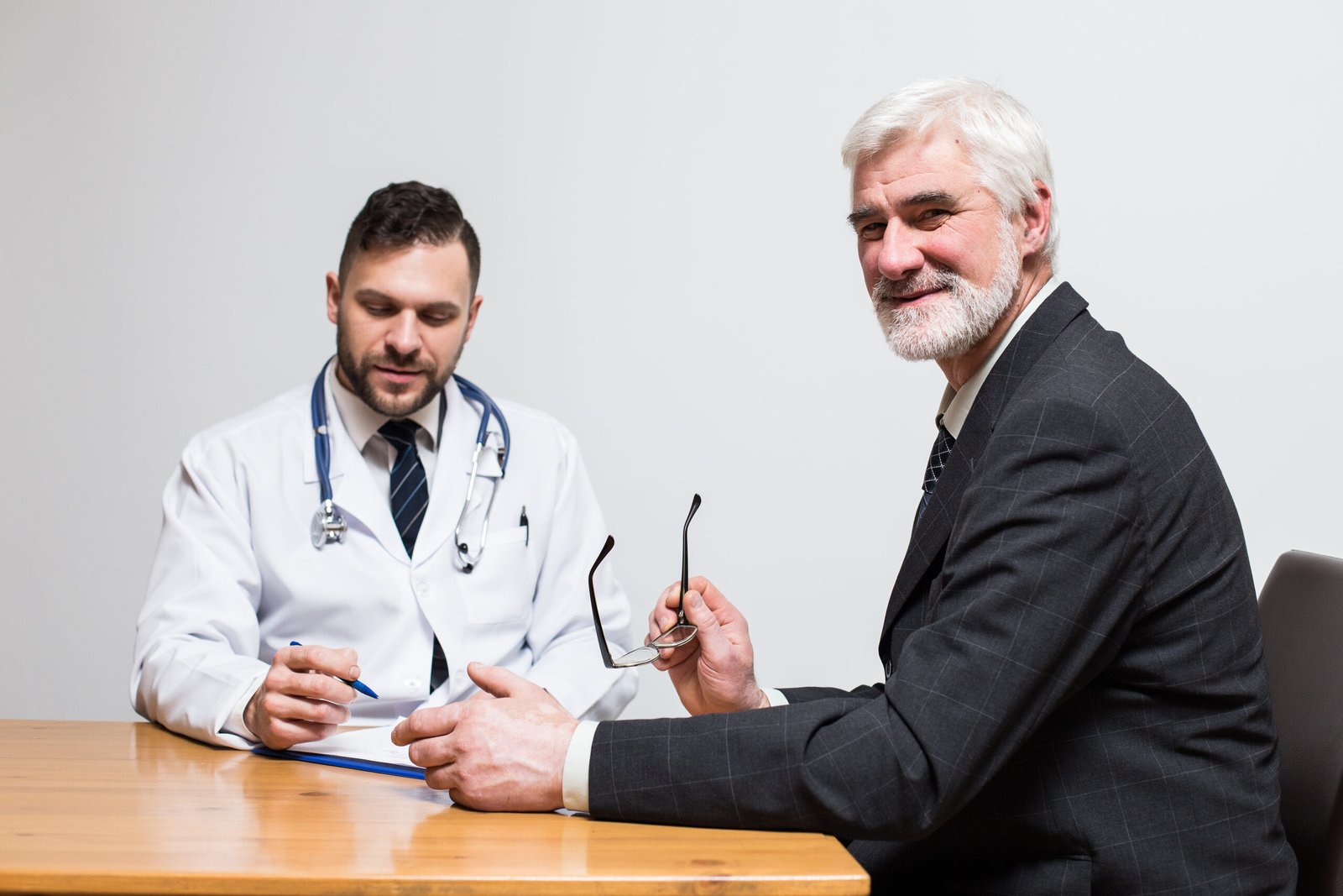 Read more about the article Your Complete Guide to Urgent Care in Columbus, Ohio: Why iMed Urgent Care Is the Top Choice for Immigration Physical Exams and More