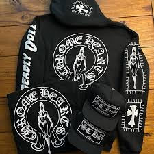 Read more about the article Bold Chrome Hearts Jeans Outfits To Wear This Summer