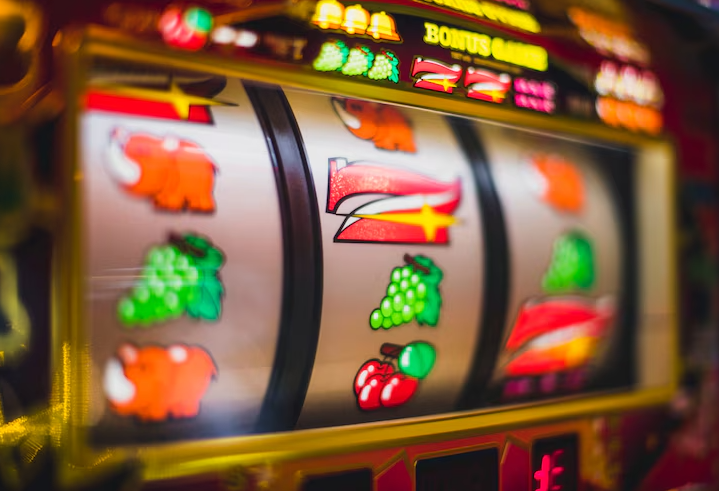 You are currently viewing Slot Game Software Developer Guide: Building Engaging and Profitable Games