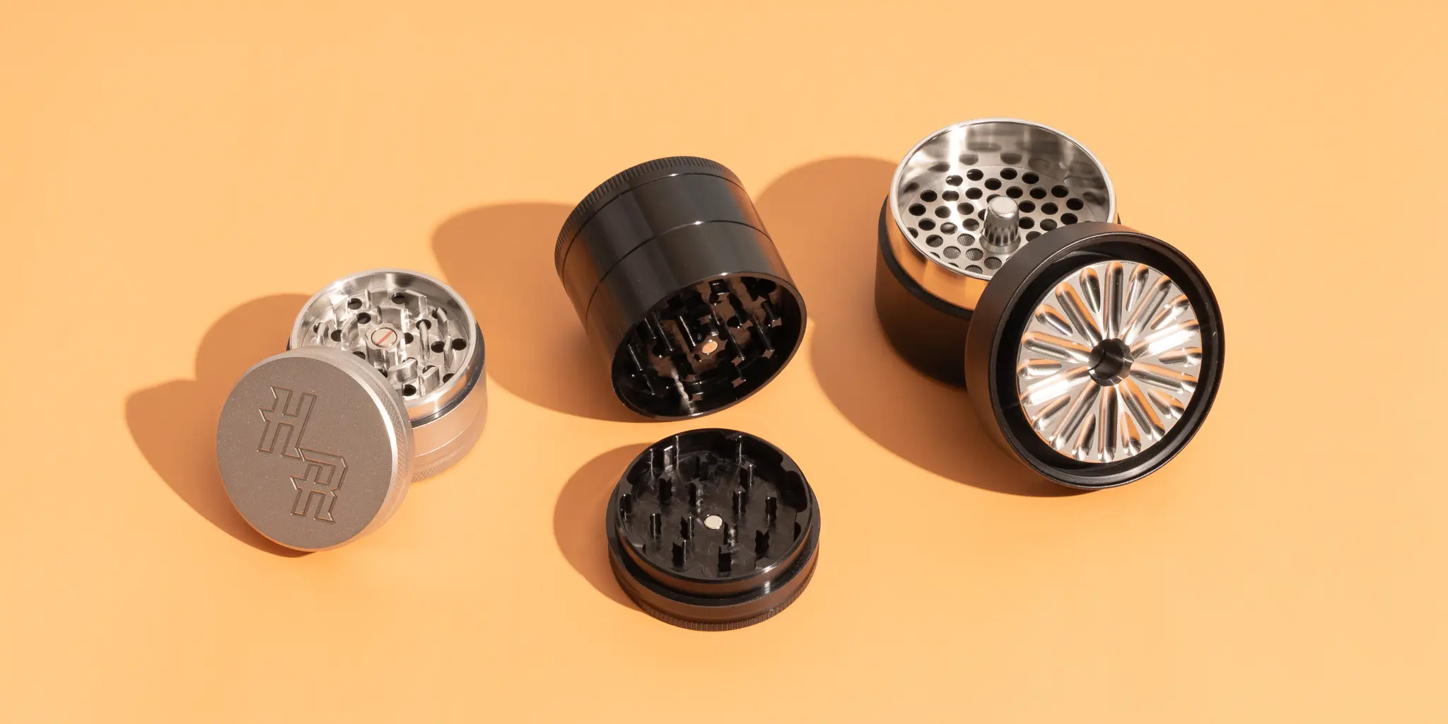 Read more about the article The Ultimate Guide to Choosing the Perfect Herb Grinder