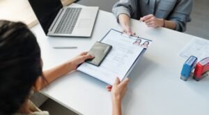 Read more about the article What Are the top 10 Benefits of Hiring Immigration Consultants Over DIY Applications