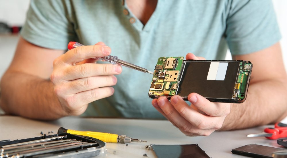 You are currently viewing Which is Top 7 Skills You Will Learn in a Mobile Repairing Course in Lucknow