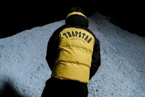 Read more about the article Trapstar Jacket: A Bold Statement in Streetwear Fashion