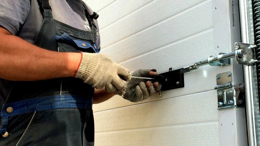 You are currently viewing How to Repair Garage Door Dents in Daly City and Keep the Finish Smooth ?