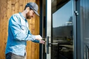 Read more about the article Can a Bakersfield locksmith replace my car keys on the spot?