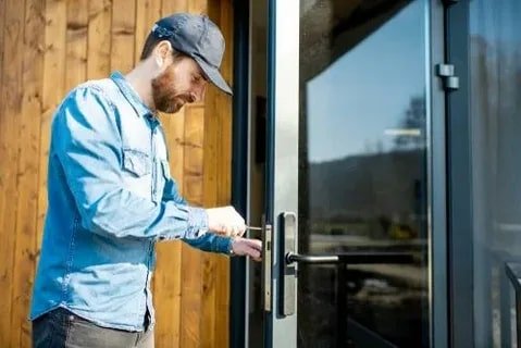 You are currently viewing Can a Bakersfield locksmith replace my car keys on the spot?