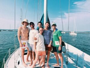 Read more about the article A Complete Guide to Booking a Sailing charter Hamptons