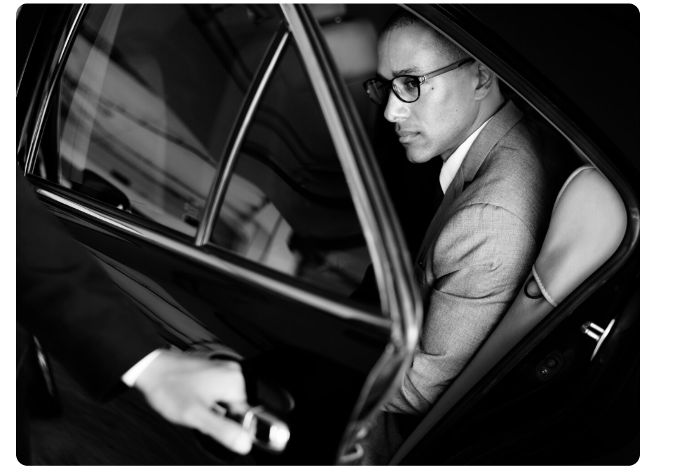 Read more about the article Top Benefits of Choosing Executive Chauffeur Service in Bristol