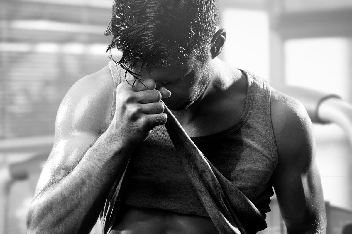 Read more about the article 10 Signs of Dehydration Beyond Thirst