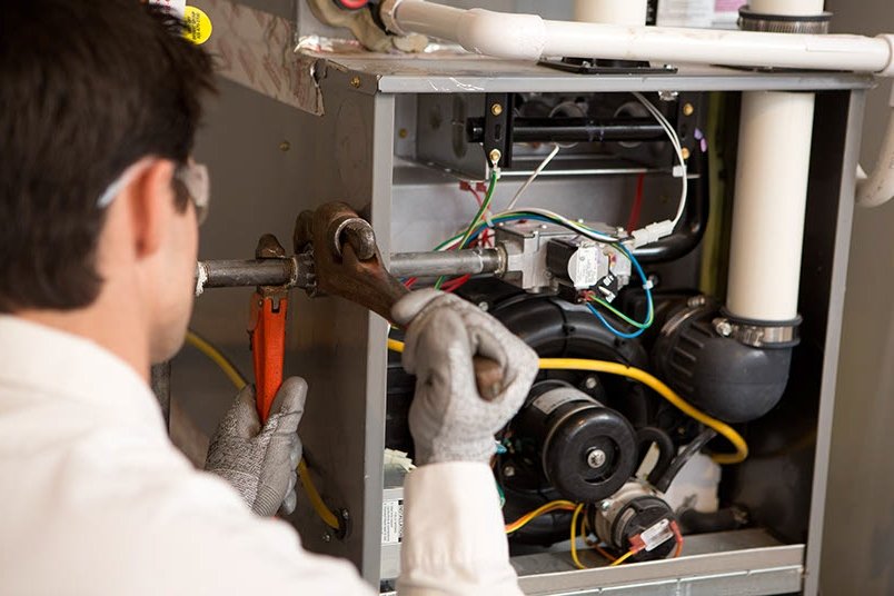 You are currently viewing Gas Furnace Maintenance: Essential Tips to Keep Your Home Warm and Efficient