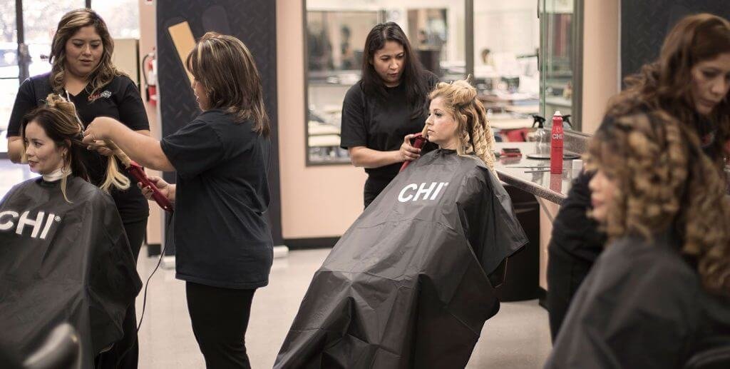You are currently viewing How to Choose the Best Cosmetology School in Houston