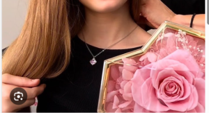 Read more about the article Eternal Rose Box with Necklace: The Perfect Romantic Gift