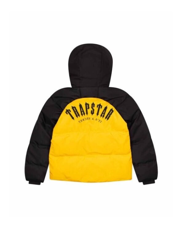 You are currently viewing Discover Trapstar London Style: Luxury Urban Fashion With Fearless Edge