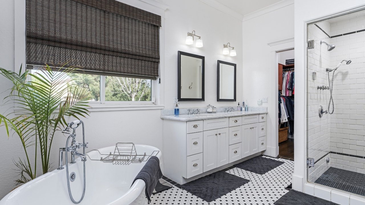 Read more about the article Should I Hire a Contractor for a Bathroom Remodel?