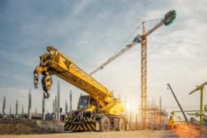 Read more about the article Comparing Hydraulic Truck Cranes and All-Terrain Cranes for Rental