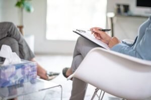 Read more about the article What is the Difference Between Counseling and Psychotherapy?
