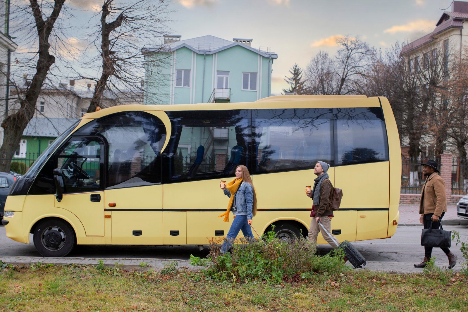 You are currently viewing How an Airport Minibus Cwmbran Service Saves You Time and Money