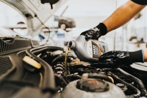 Read more about the article Do They Change Transmission Fluid During an Oil Change?